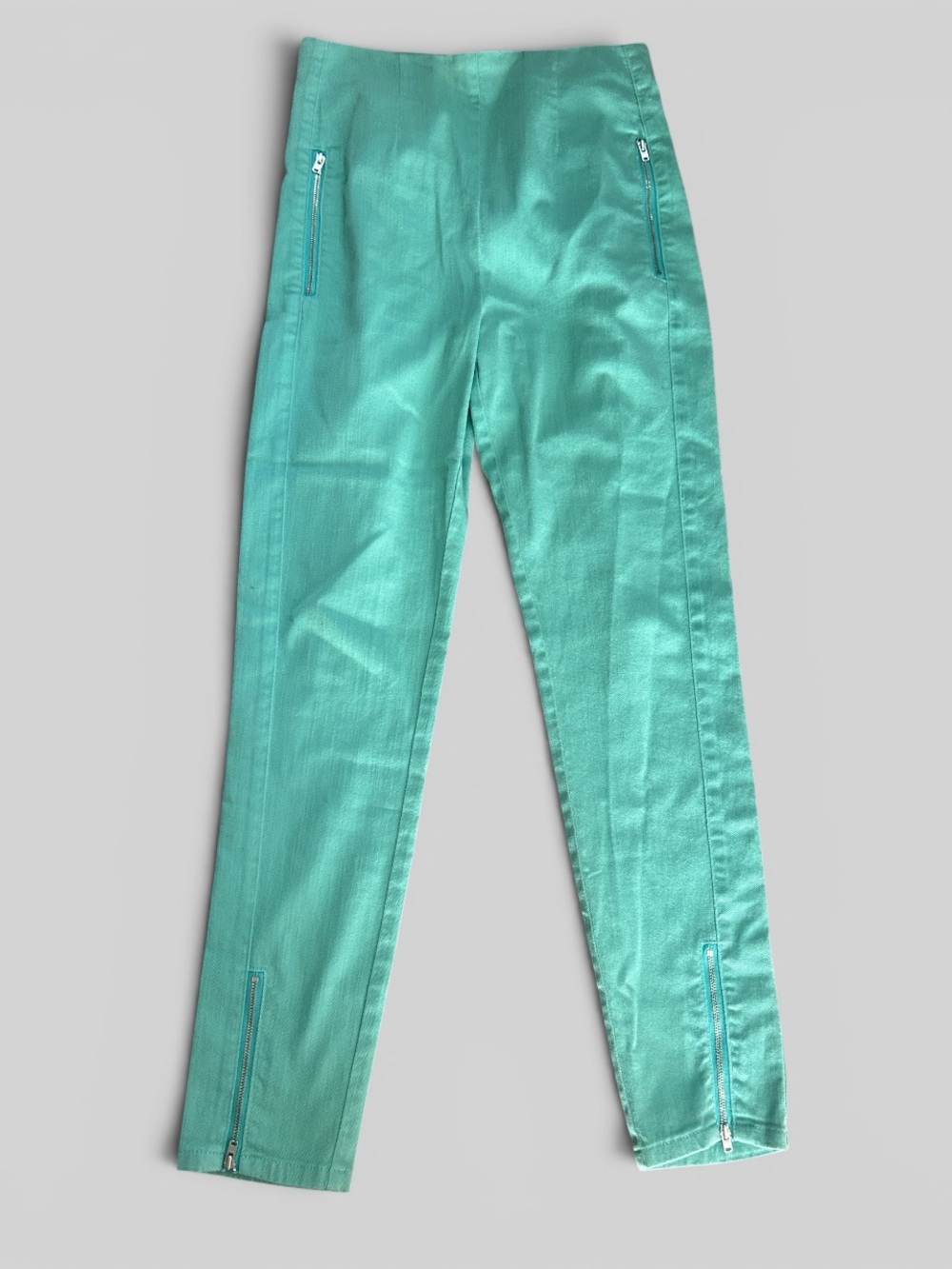 Camilla and Marc cropped skinny leg zipper embellished sage green pants size Med
